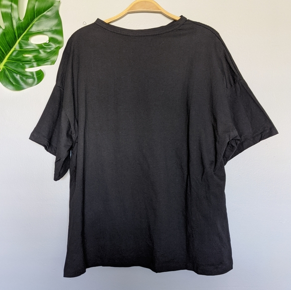 Black distressed boyfriend fit choker graphic tee - Picture 8 of 9